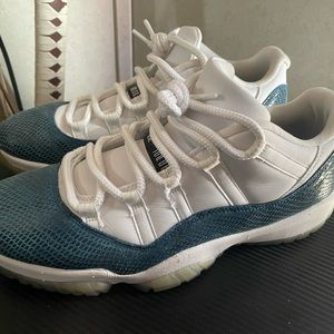 Jordan 11 lows navy blue snakeskin size 10.5